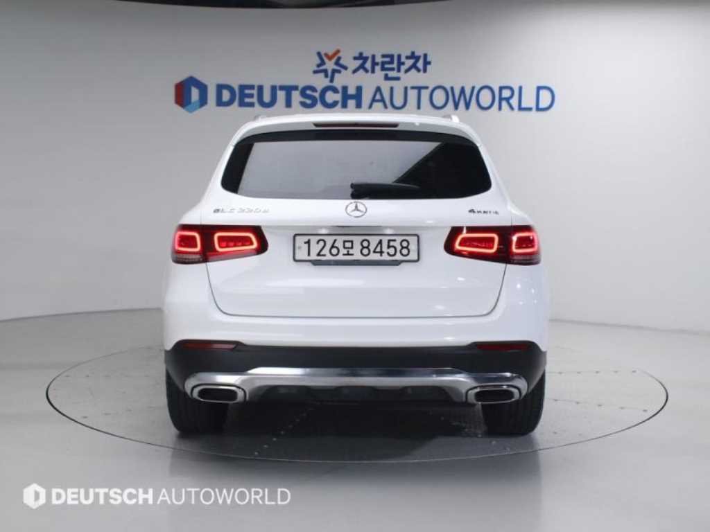 Mercedes Benz GLC Class - Vista 4