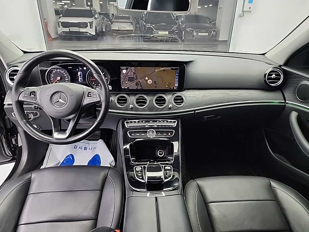 Mercedes Benz E class - Vista 7