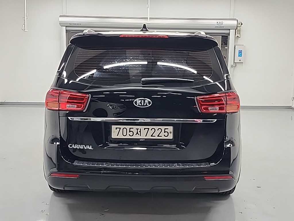 KIA Carnival - Vista 3