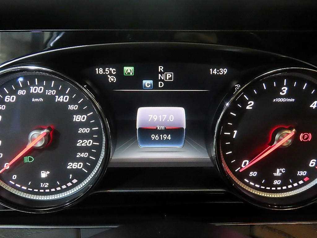 Mercedes Benz E class - Vista 9