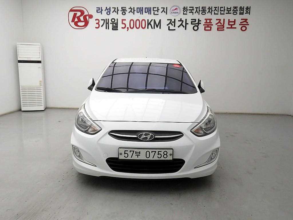 HYUNDAI Accent 2016 Blanco - Importación desde Corea - HF Imports Iquique - Foto 1