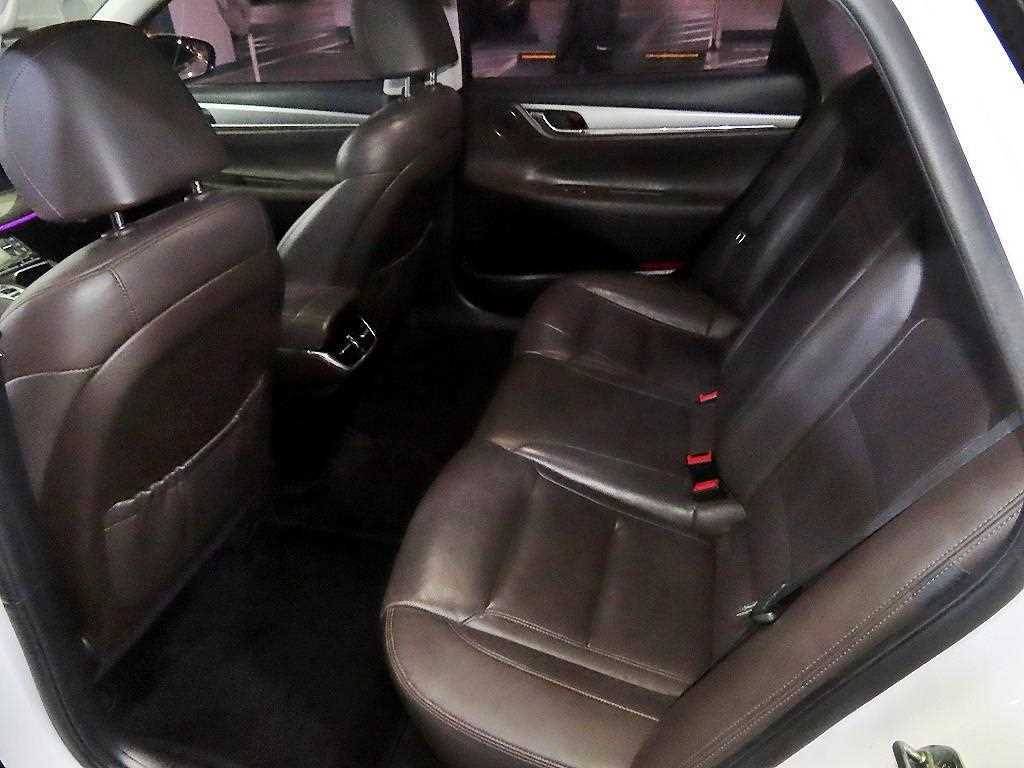 HYUNDAI Grandeur - Vista 7