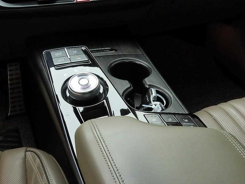 KIA K8 - Vista 11