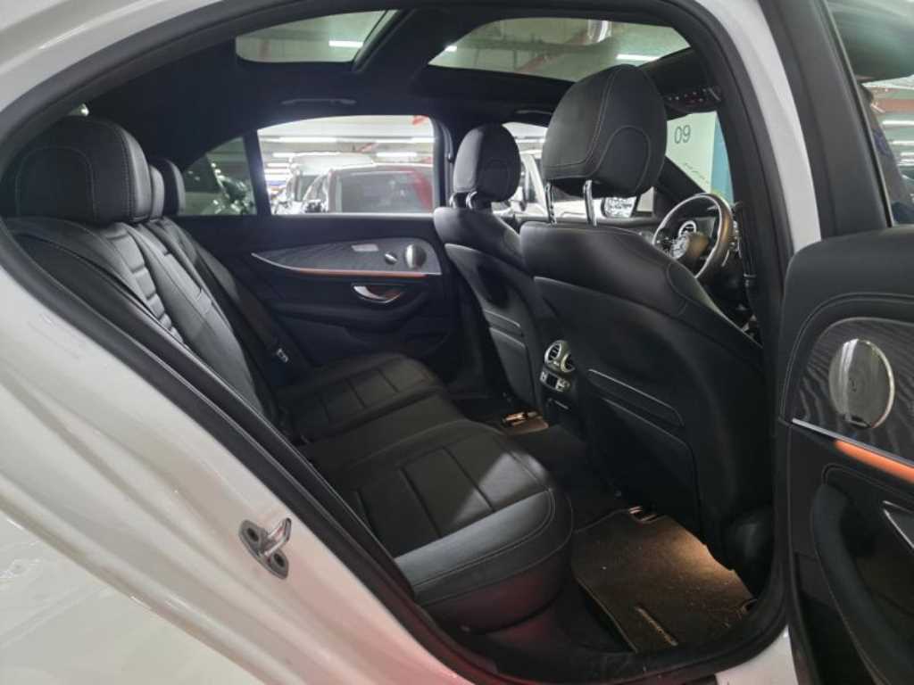 Mercedes Benz E class - Vista 9