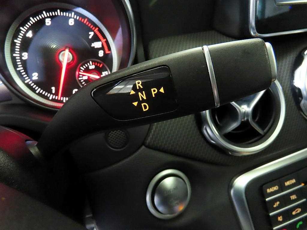 Mercedes Benz GLA Class - Vista 12