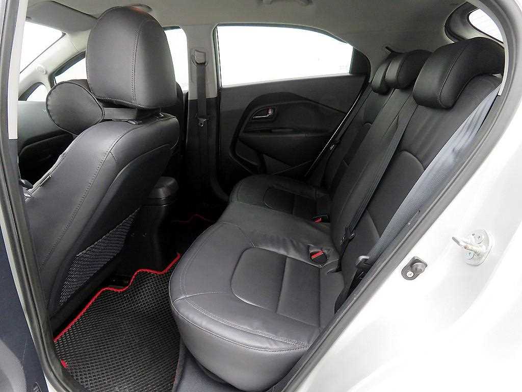 KIA Pride - Vista 7
