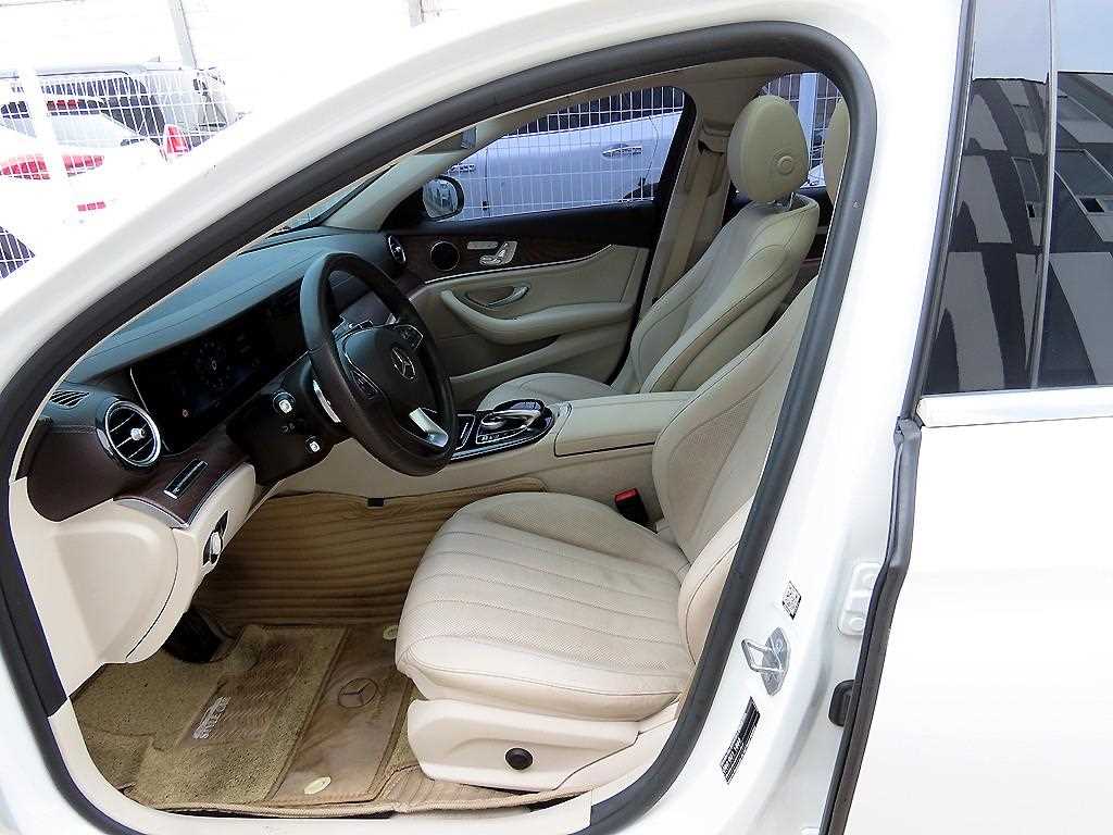 Mercedes Benz E class - Vista 6