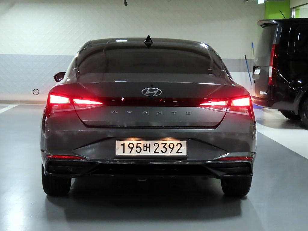 HYUNDAI Avante - Vista 3