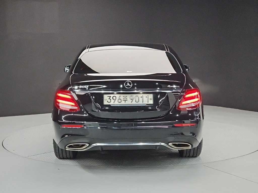 Mercedes Benz E class - Vista 3