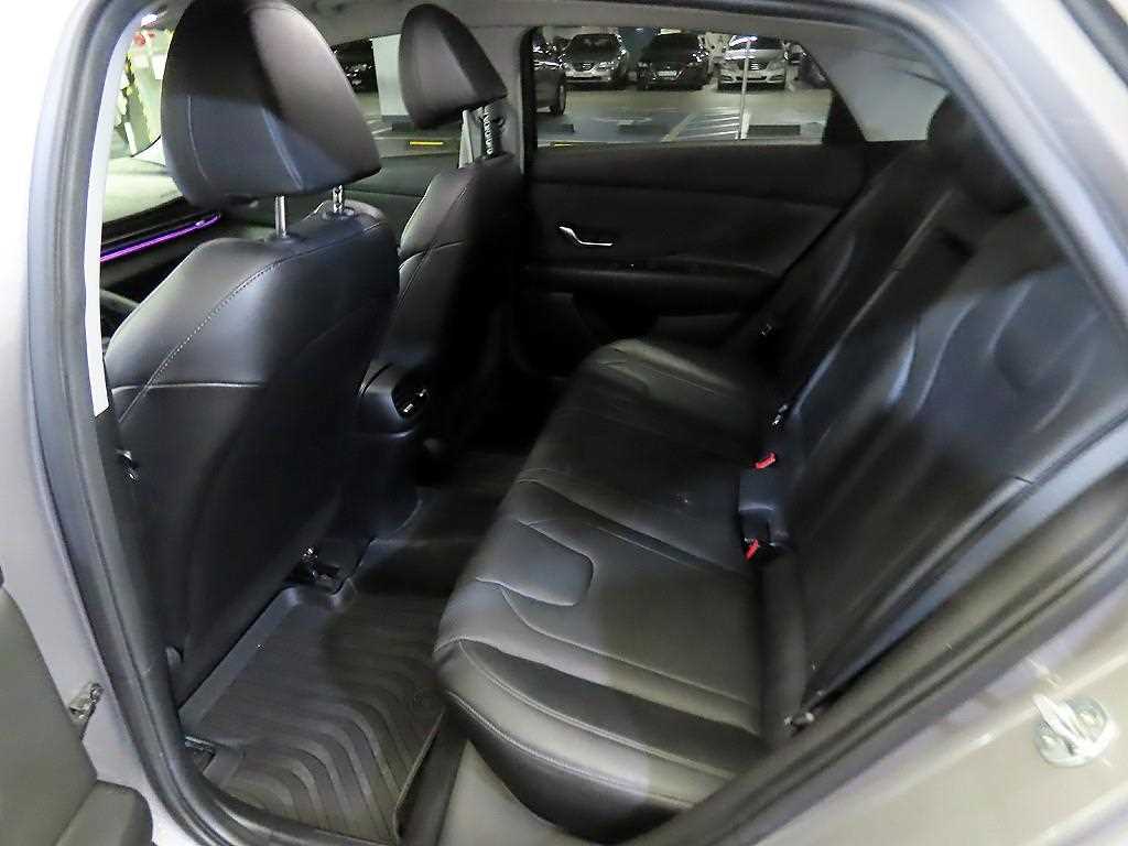 HYUNDAI Avante - Vista 7