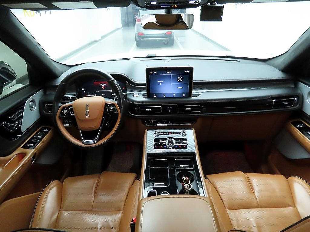 Lincoln Aviator - Vista 8