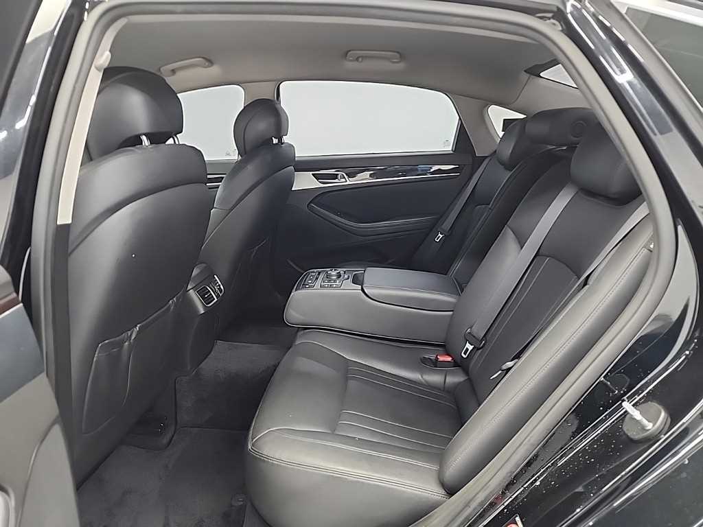 HYUNDAI Genesis - Vista 12