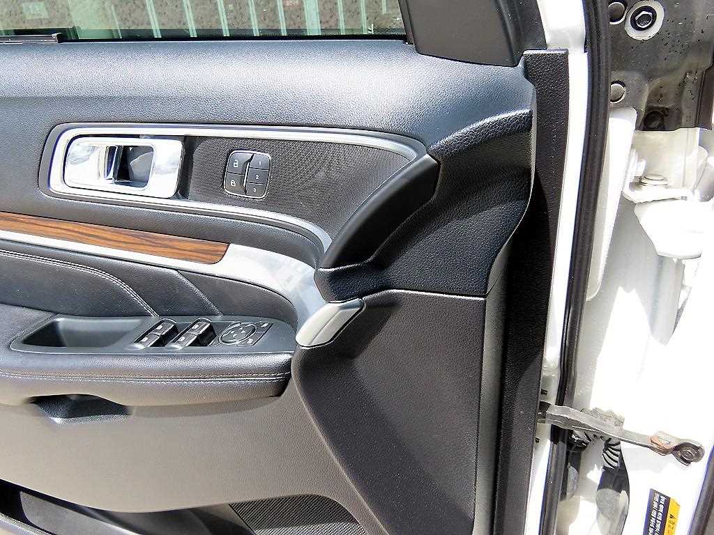 Ford Explorer - Vista 11