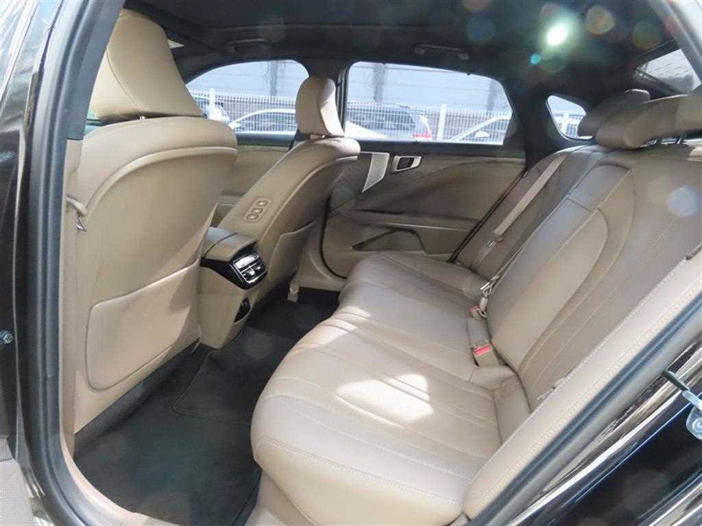 KIA K8 - Vista 7