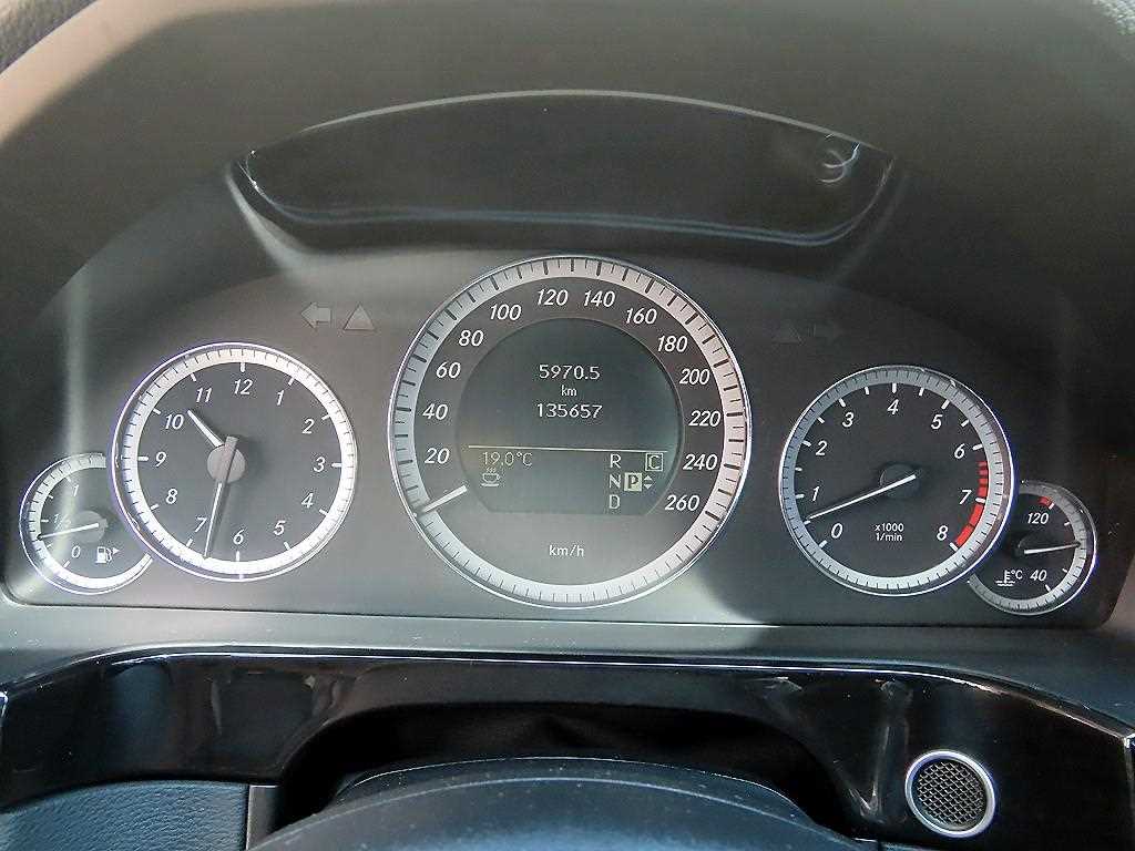 Mercedes Benz E class - Vista 9