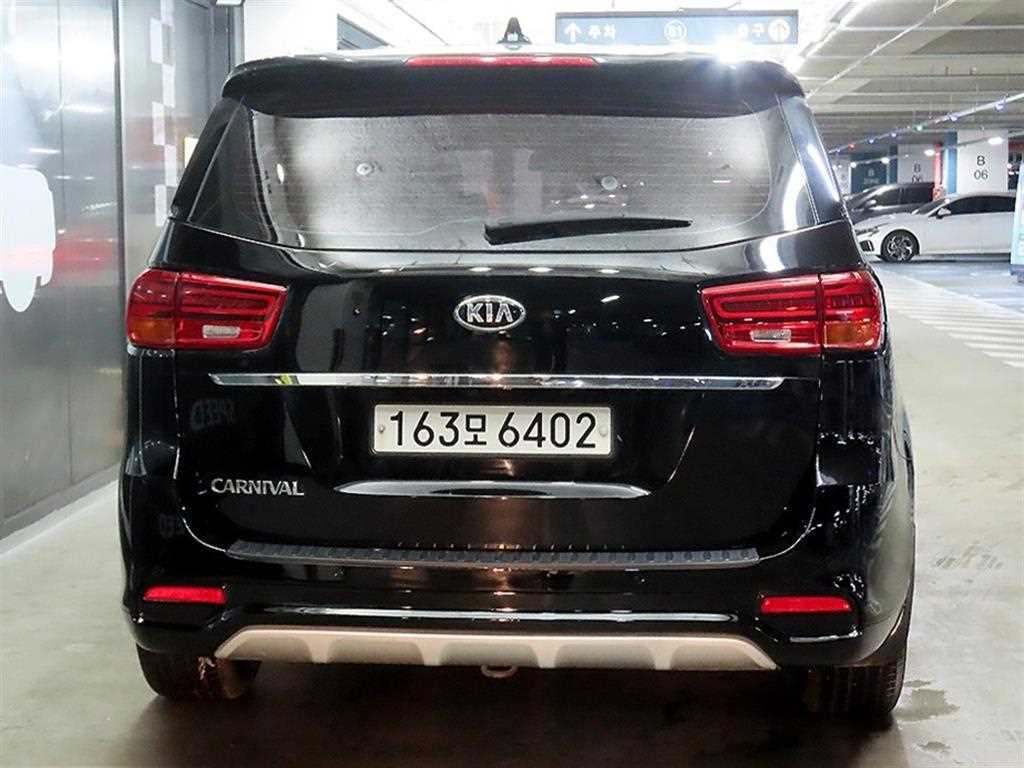 KIA Carnival - Vista 5