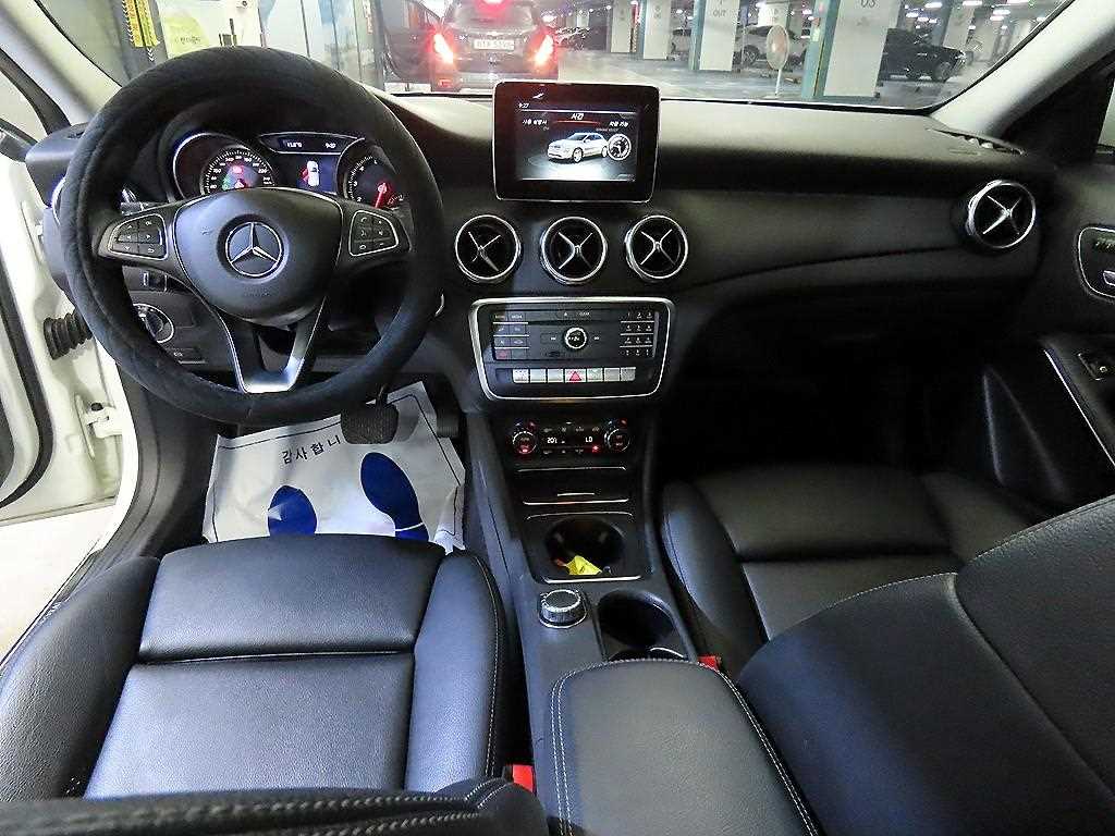 Mercedes Benz GLA Class - Vista 10