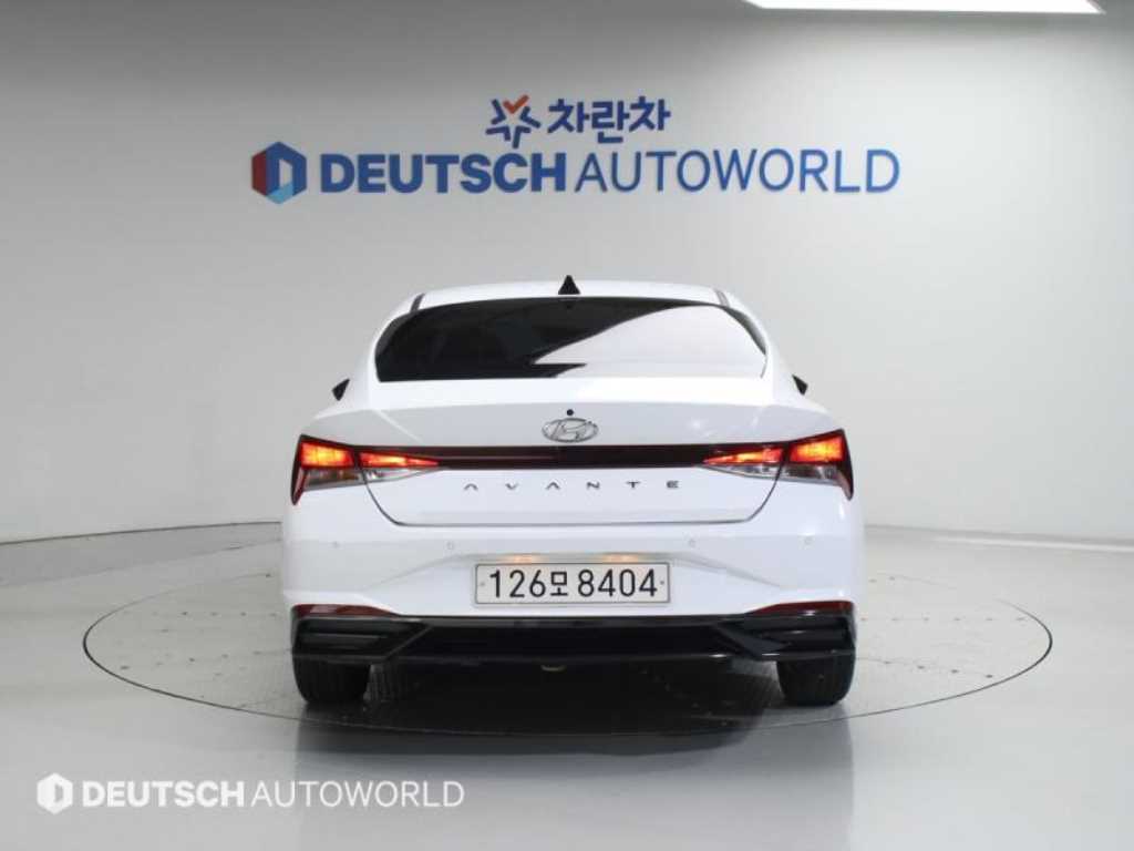 HYUNDAI Avante - Vista 3