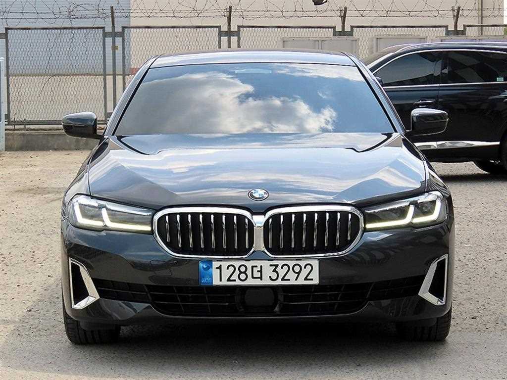 BMW 5 Series 2022 Gris - Importación desde Corea - HF Imports Iquique - Foto 1