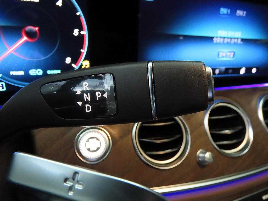 Mercedes Benz E class - Vista 12