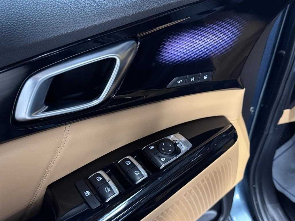 KIA Carnival - Vista 7