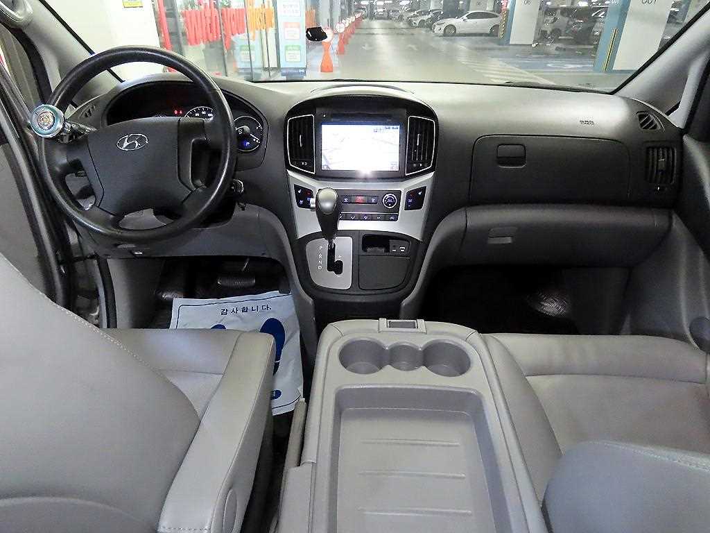 HYUNDAI Starex - Vista 10