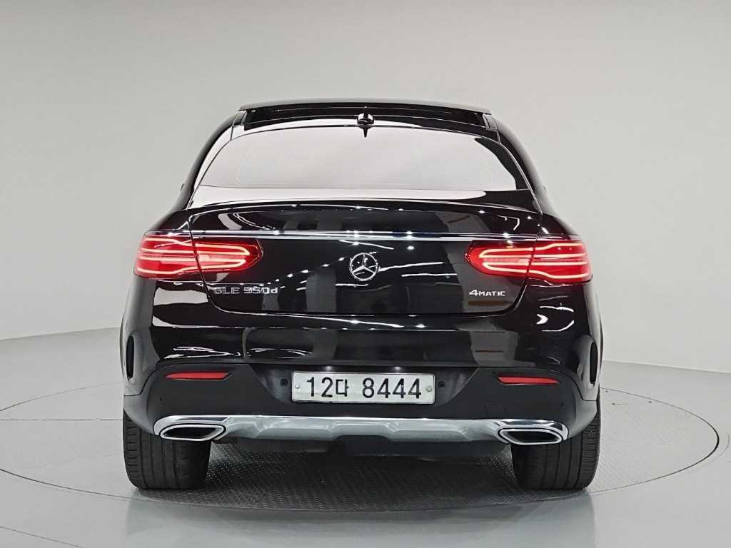 Mercedes Benz GLE Class - Vista 3