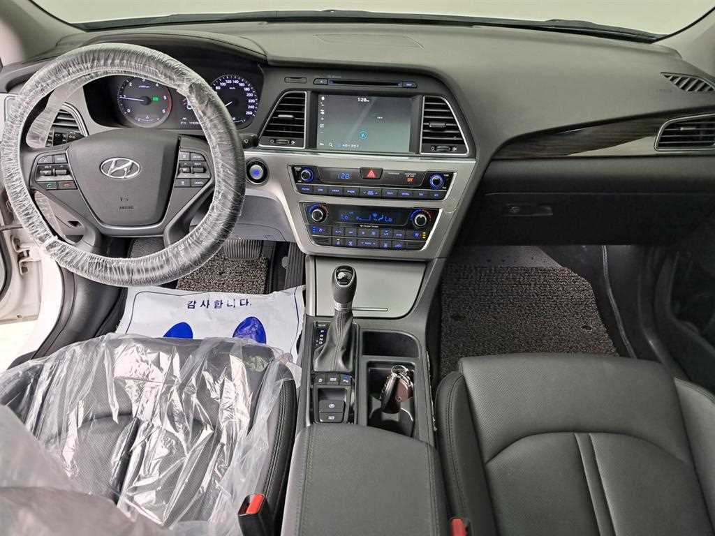 HYUNDAI Sonata - Vista 6