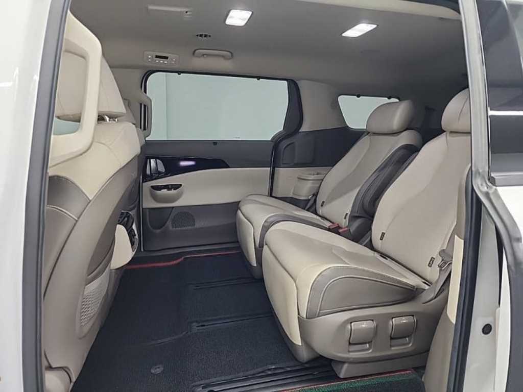 KIA Carnival - Vista 12