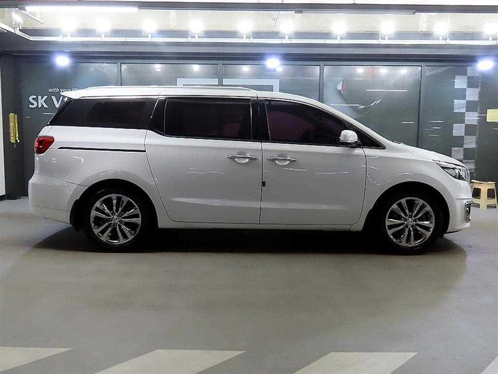 KIA Carnival - Vista 3