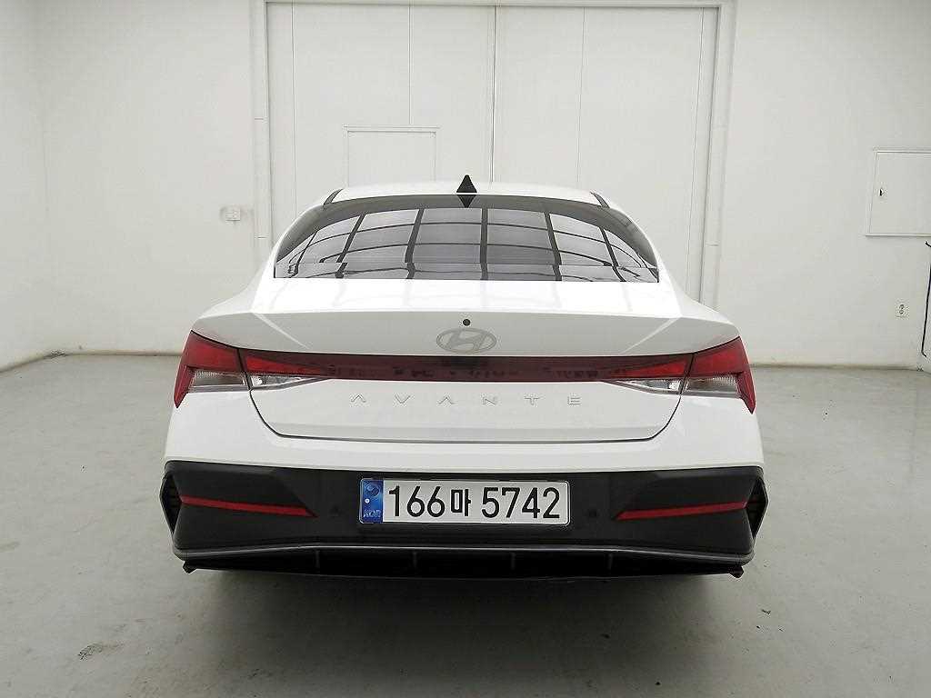 HYUNDAI Avante - Vista 3
