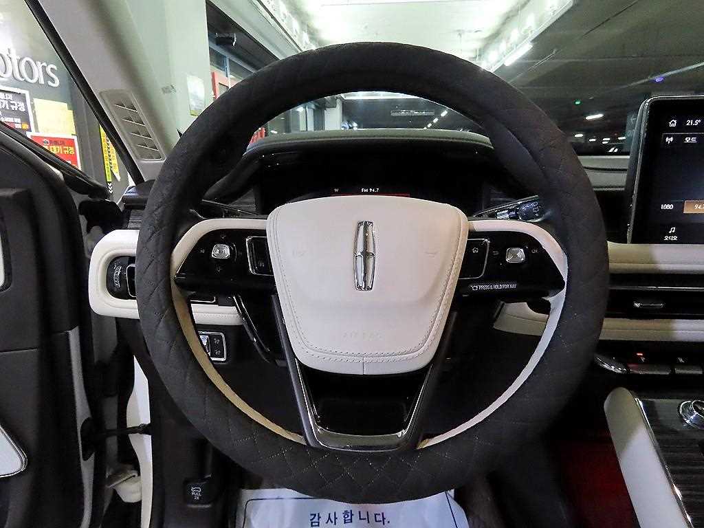 Lincoln Aviator - Vista 8