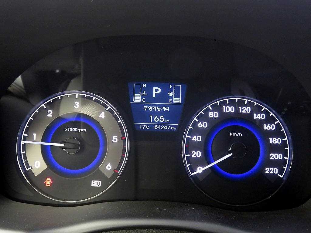HYUNDAI Accent - Vista 12