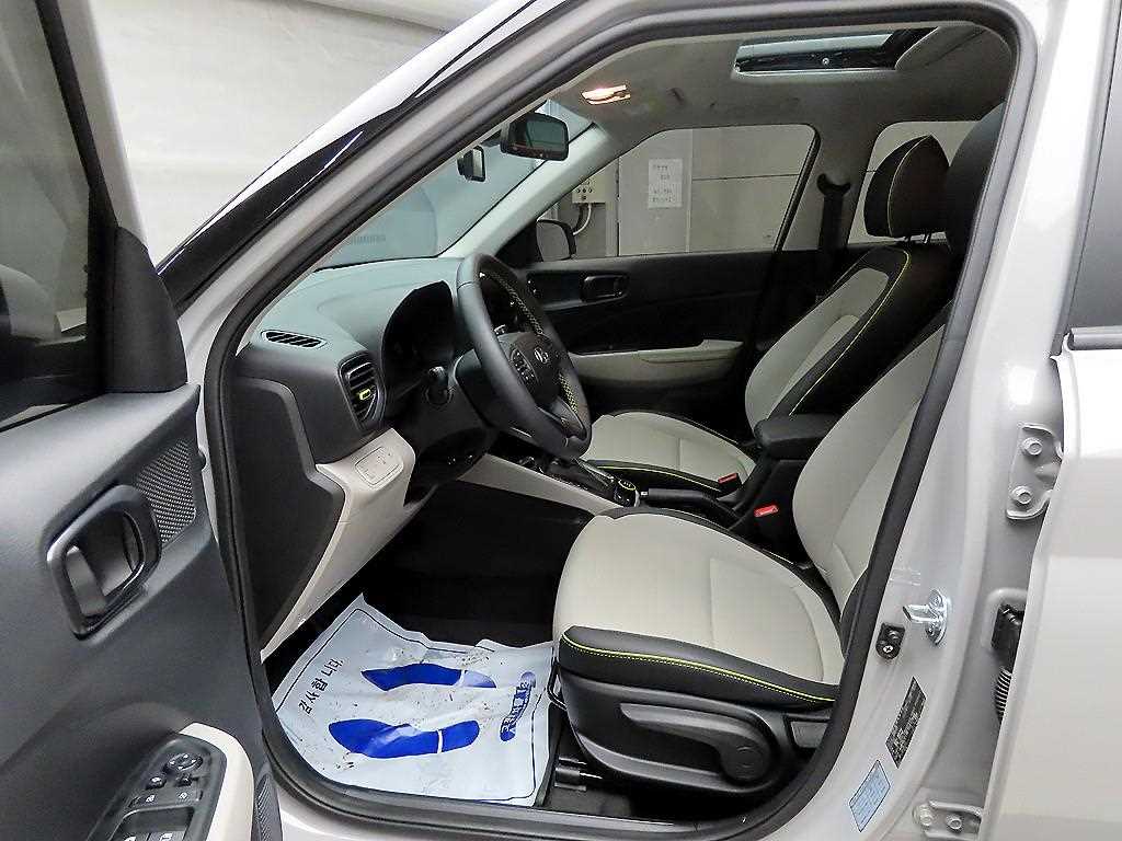HYUNDAI Venue - Vista 5