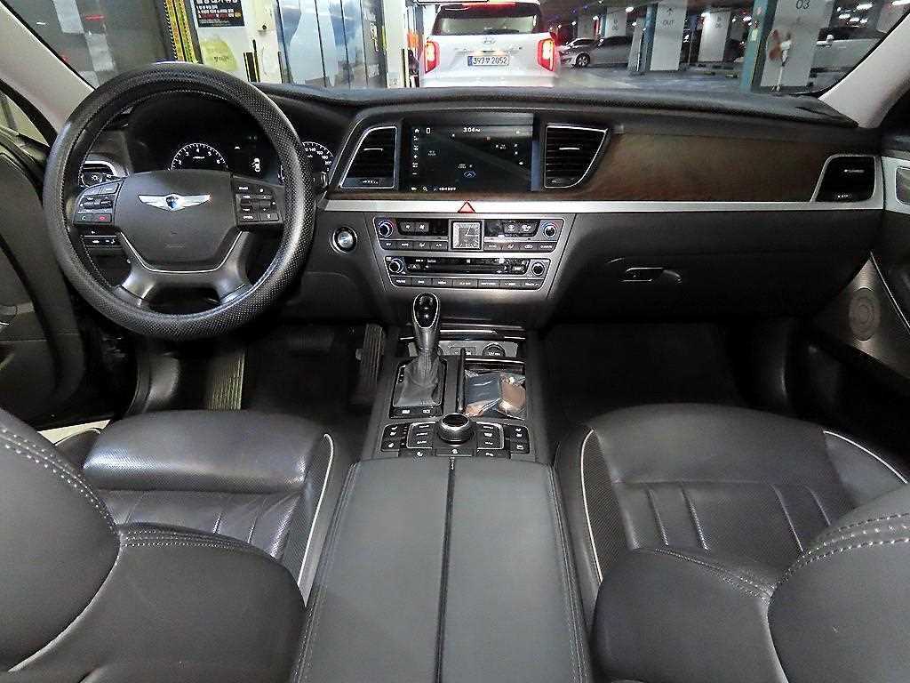 HYUNDAI Genesis - Vista 10