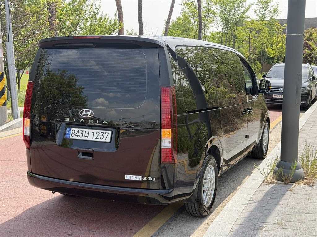 HYUNDAI Staria - Vista 4