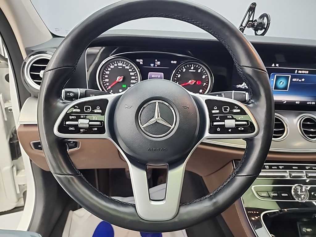 Mercedes Benz E class - Vista 9