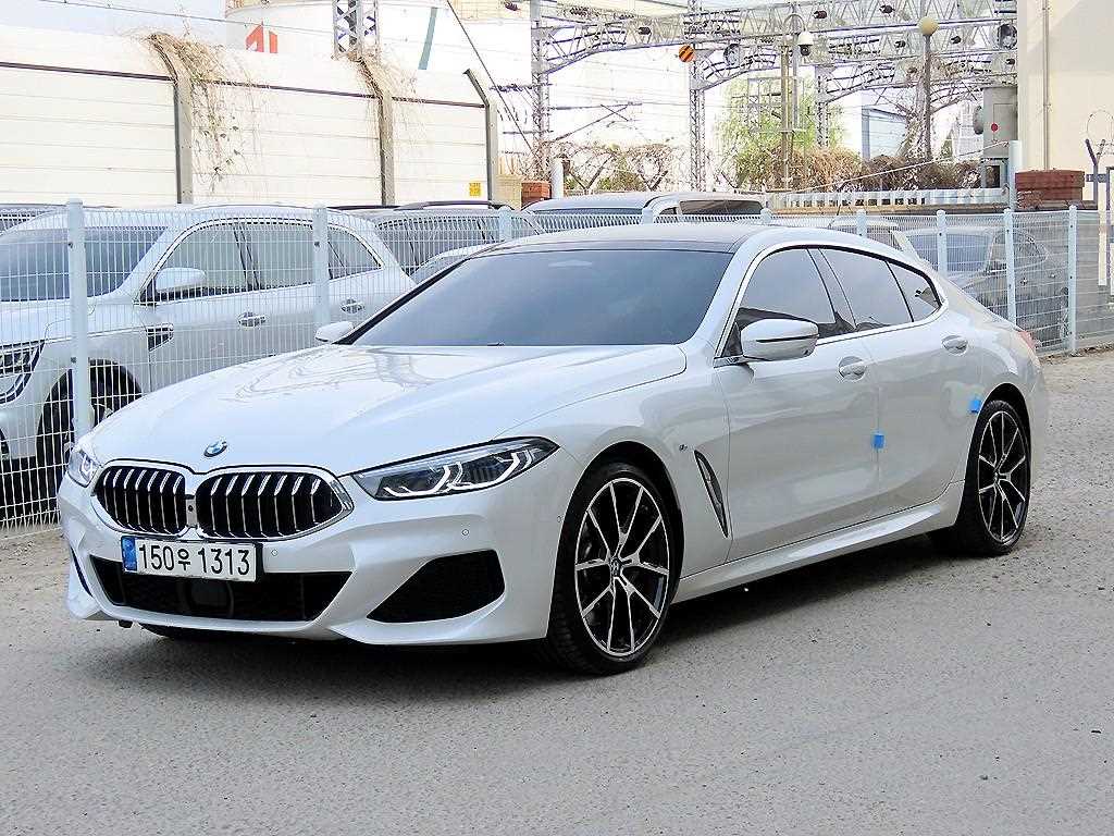 BMW 8 Series - Vista 2