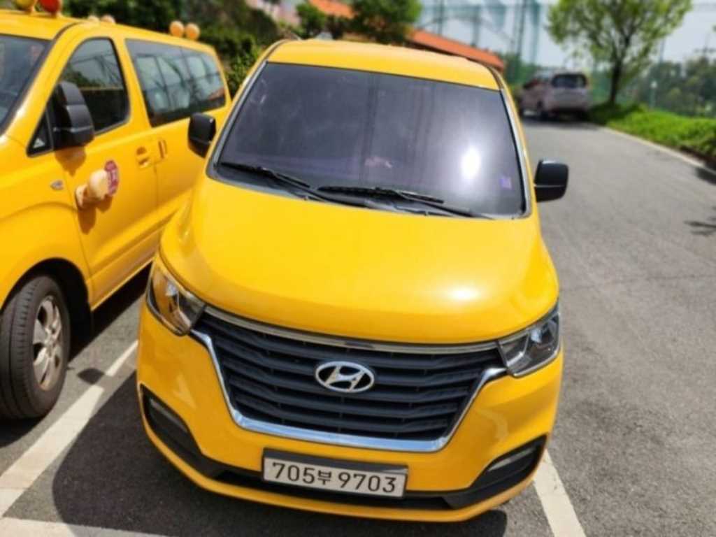 HYUNDAI Starex 2019 Amarillo - Importación desde Corea - HF Imports Iquique - Foto 1