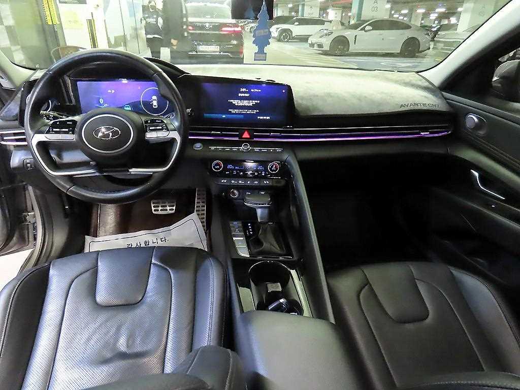HYUNDAI Avante - Vista 10