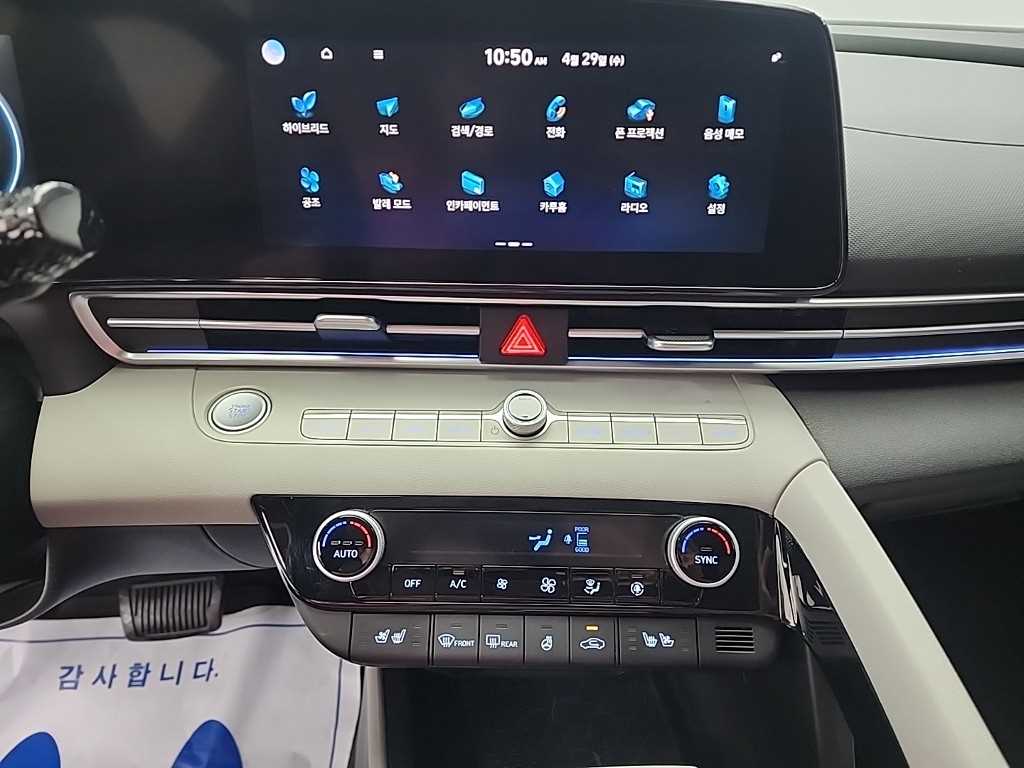 HYUNDAI Avante - Vista 10