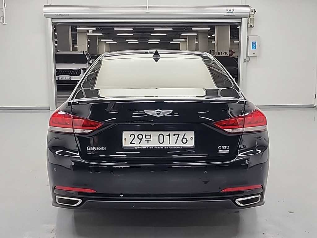 HYUNDAI Genesis - Vista 3