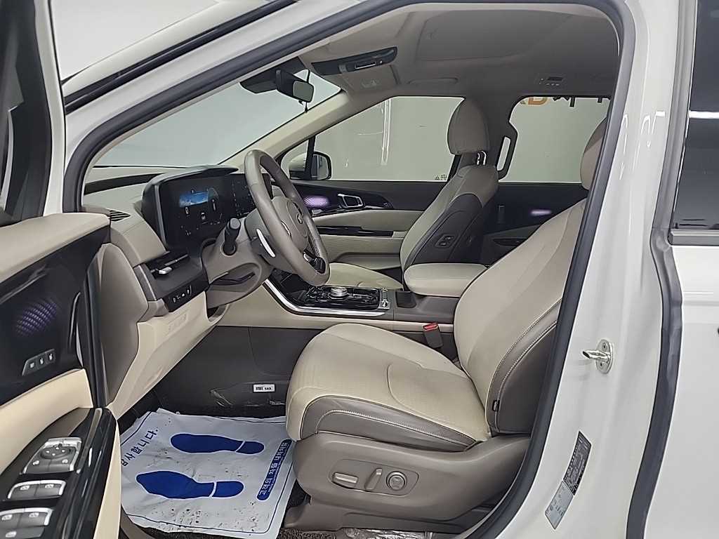 KIA Carnival - Vista 11