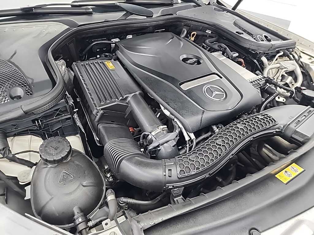 Mercedes Benz E class - Vista 5