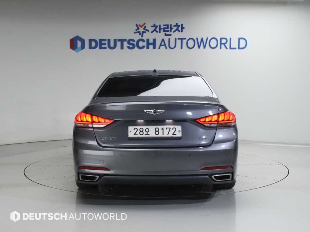HYUNDAI Genesis - Vista 4