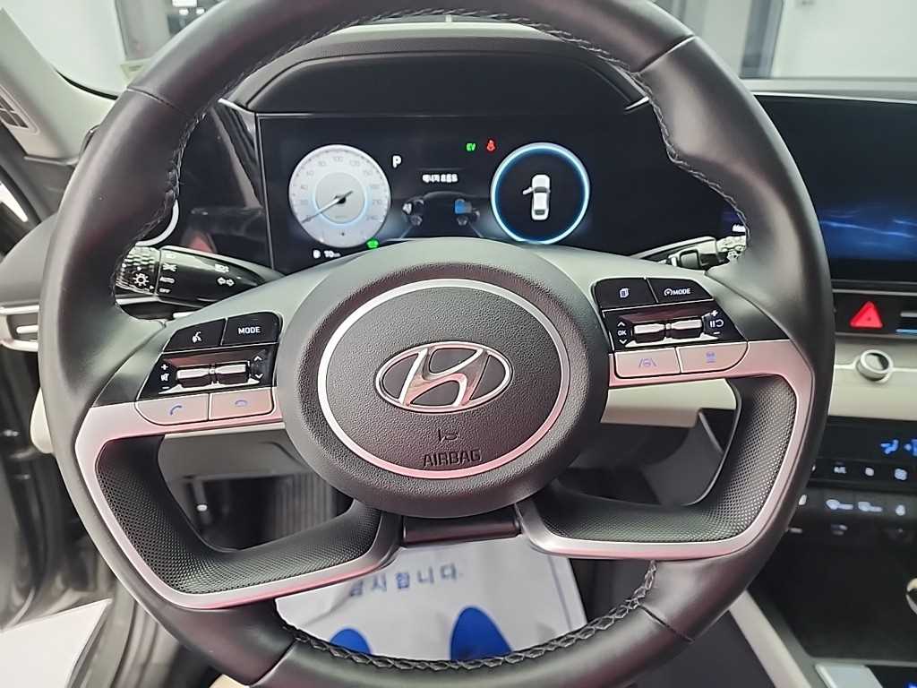 HYUNDAI Avante - Vista 9