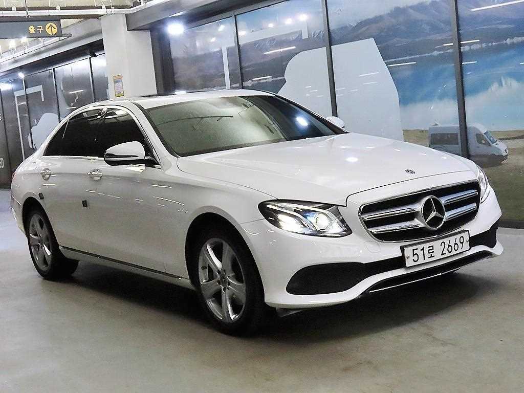 Mercedes Benz E class - Vista 2