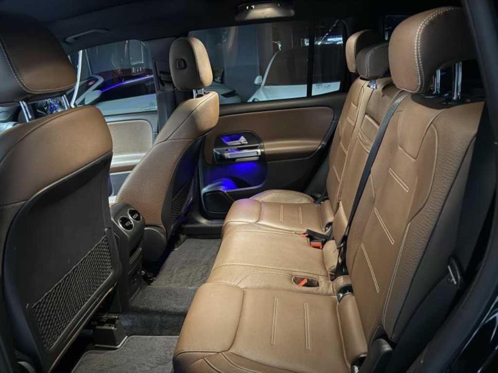 Mercedes Benz GLB Class - Vista 9