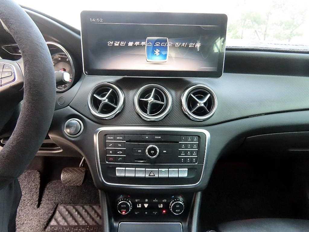 Mercedes Benz GLA Class - Vista 12