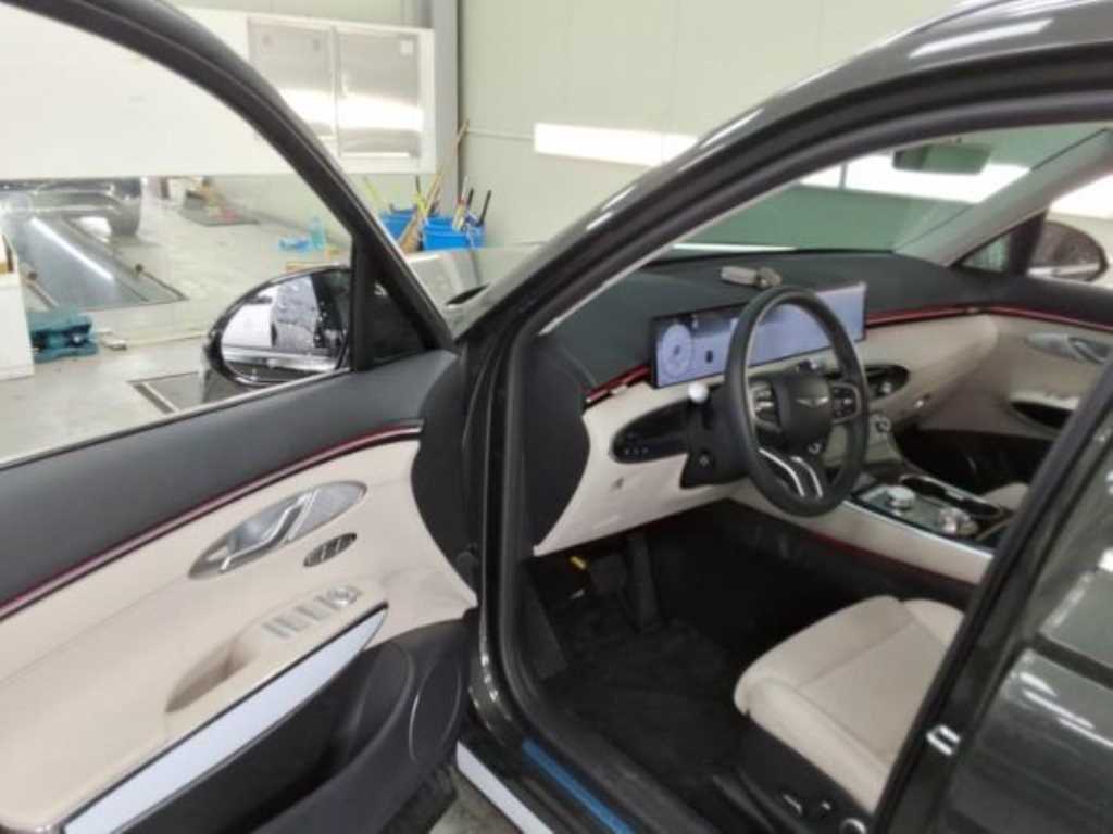 Genesis GV70 - Vista 9